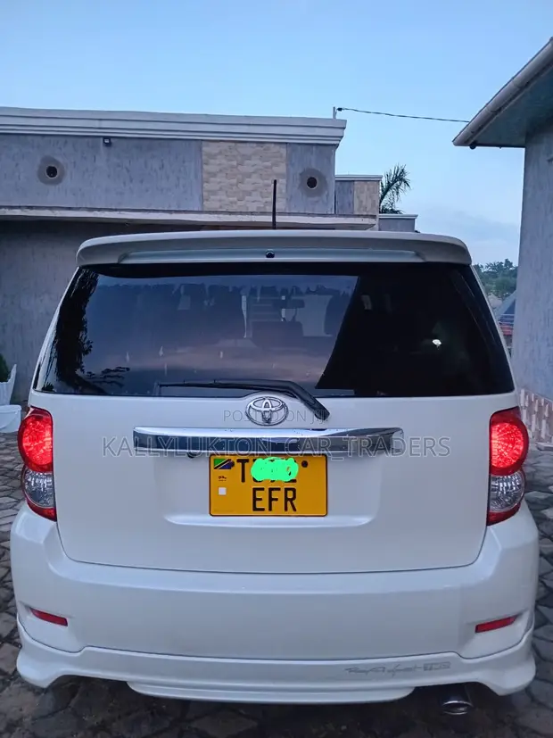 Toyota Rumion 1.5 FWD 2021 - White - 1
