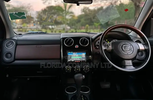 Mazda Verisa 2010 - 1