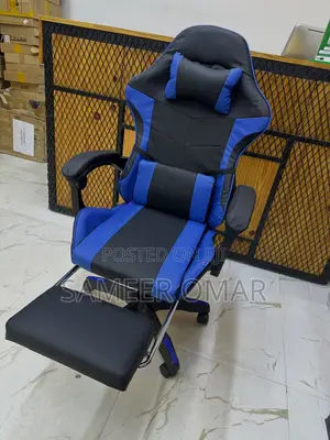 Gaming Chair with Footrest