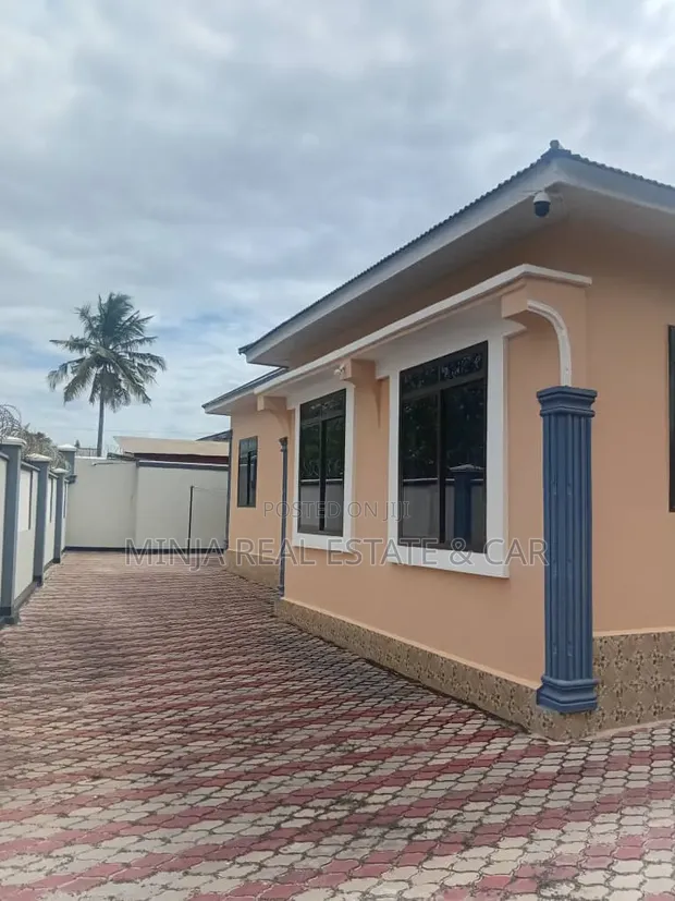5 Bedroom House for Sale in Pugu - 1