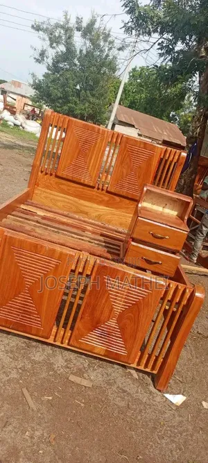 Woodstock King Size Bed with 1 Bedside Table