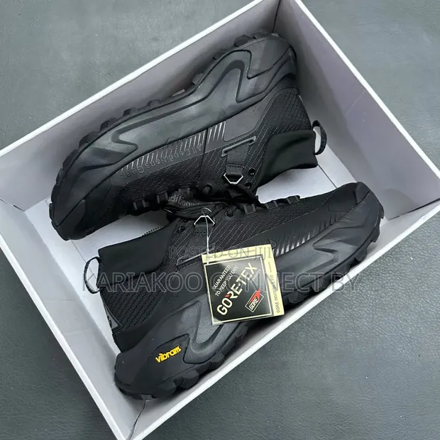 Premium Nike ACG Outdoor Sneakers - 1