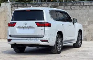 2024 Toyota Land Cruiser LC300 - Off White