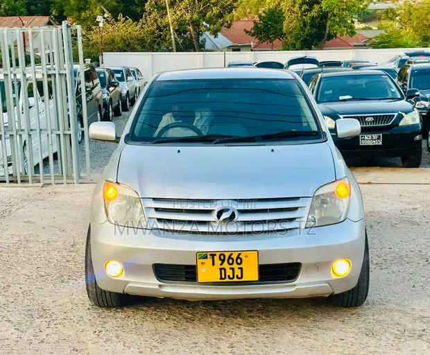 Toyota IST 2005 Silver - 1