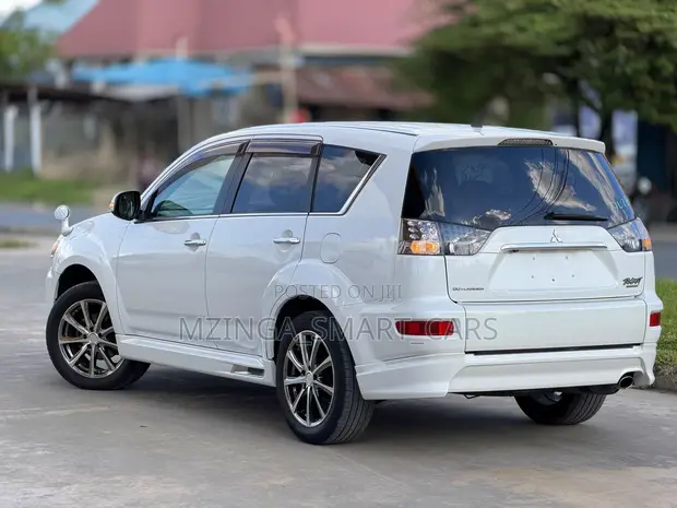 Mitsubishi Outlander 2011 White - 1