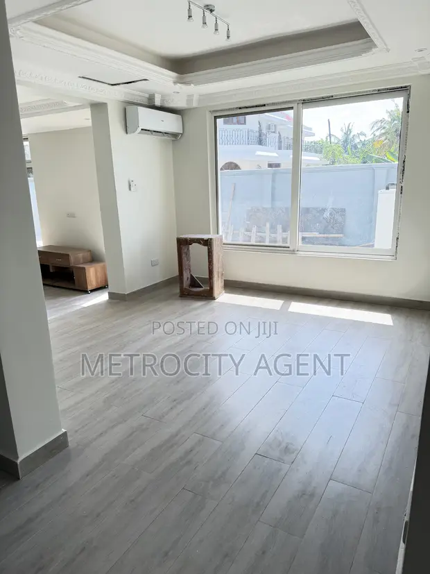 6-Bedroom House for Rent in Oysterbay Estate - 1