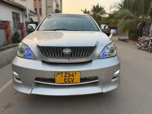 Toyota Harrier 2005 Silver - 1