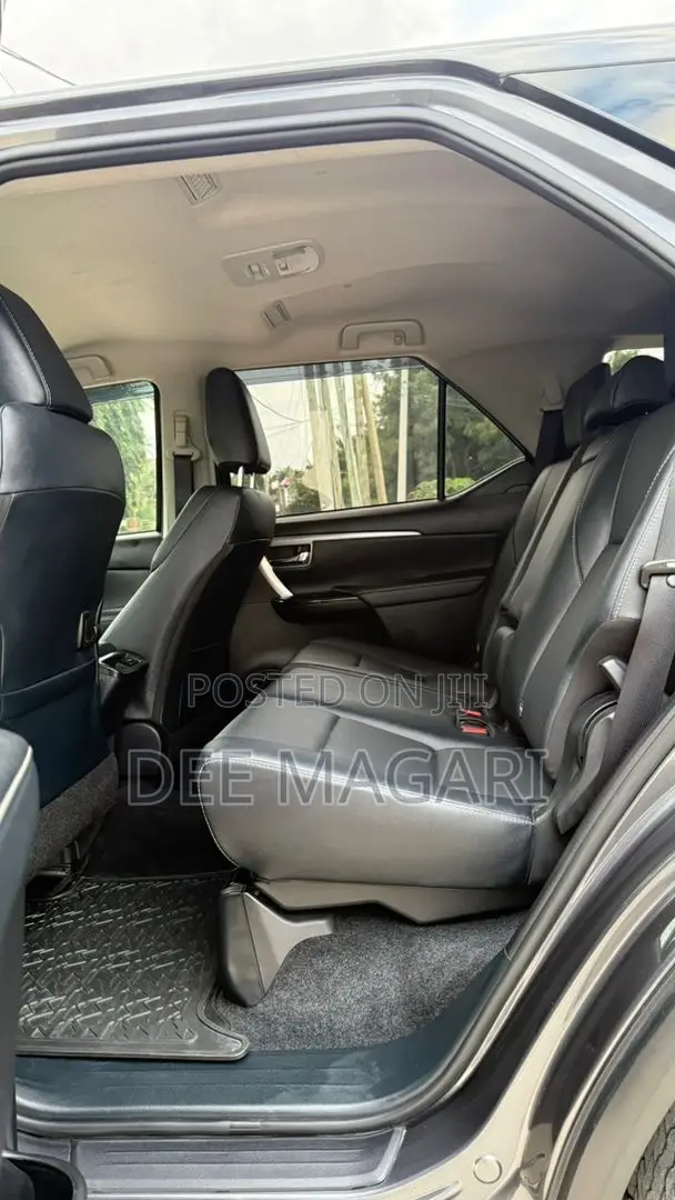 Toyota Fortuner 2024 Black - 1