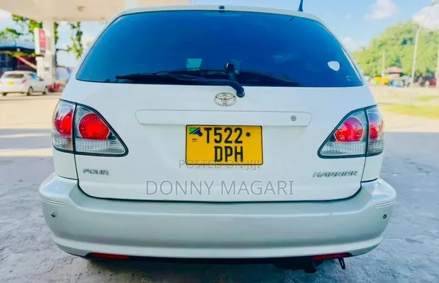 Toyota Harrier 2002 White - 1