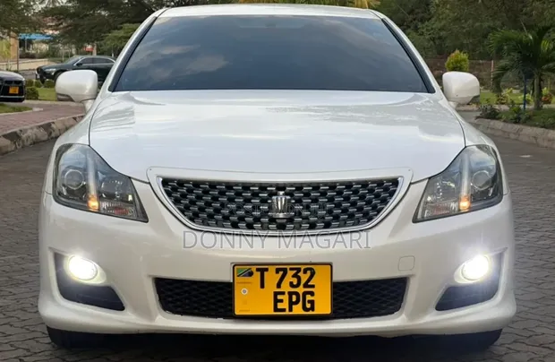 Toyota Crown Athlete 2009 White - 1