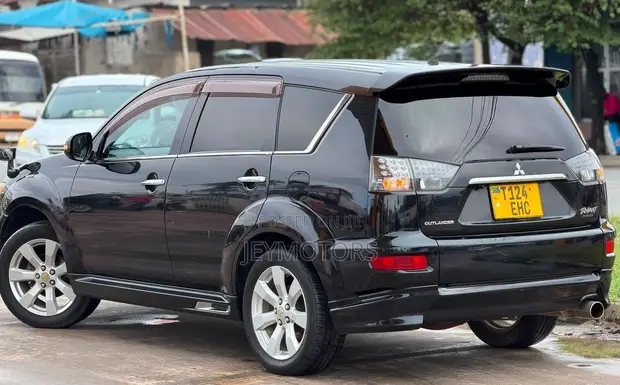 Mitsubishi Outlander 2010 Black - 1