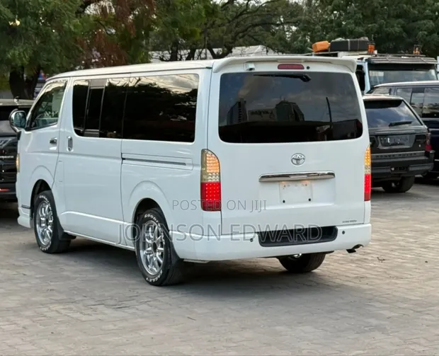 Toyota HiAce Super GL 2007 White - 1