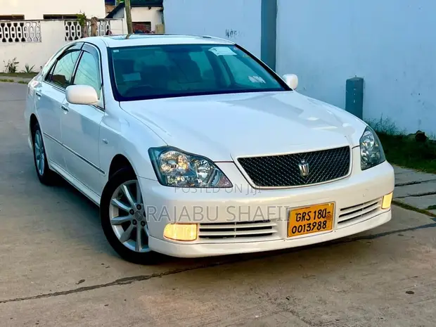 Toyota Crown Royale 2005 White - 1