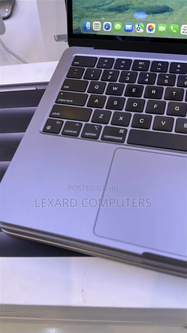 Apple MacBook Air 2022 M2 16GB RAM 512GB SSD - 1