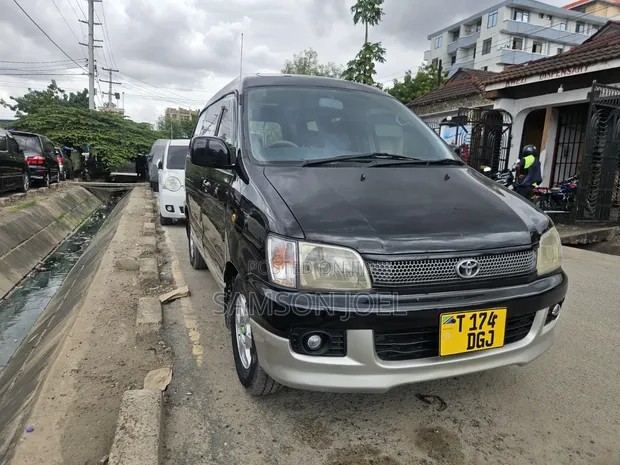 Toyota Noah 2002 Black - 1