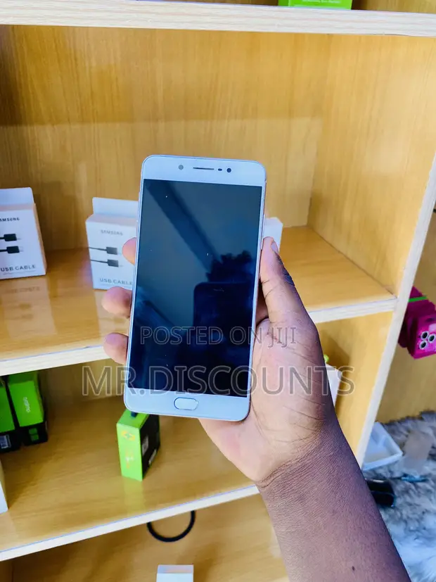 Vivo Y93 128GB Gold - 1