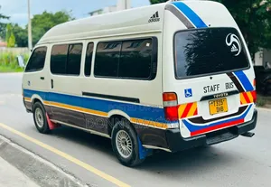 Toyota HiAce 2005 - 15 Seater