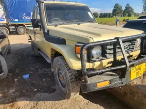 2005 Toyota Land Cruiser Pickup Beige