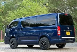 Toyota HiAce 2010 Bluu