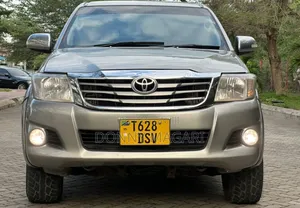 Toyota Hilux 2015 Double Cabin Pickup