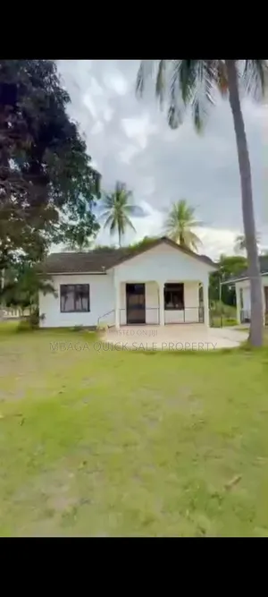 3 Bedroom Beach House for Sale in Zinga