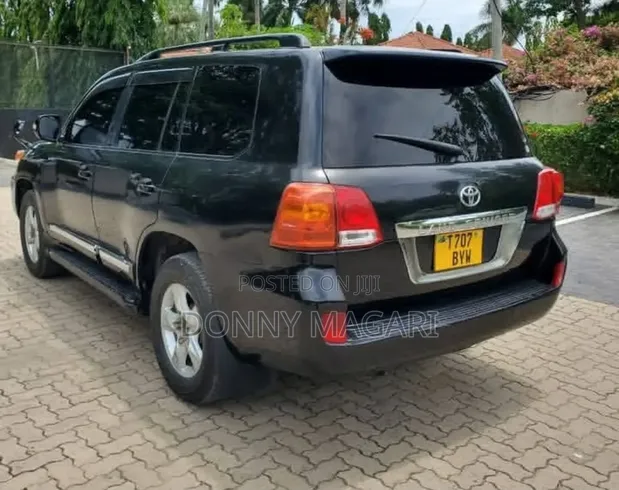 Toyota Land Cruiser V8 2009 Nyeusi - 1