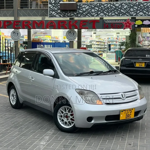 Toyota IST 2004 Silver - 1