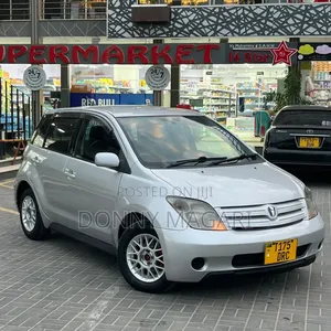 Toyota IST 2004 Nyeupe