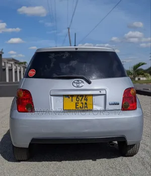 Toyota IST 2003 Nyeupe