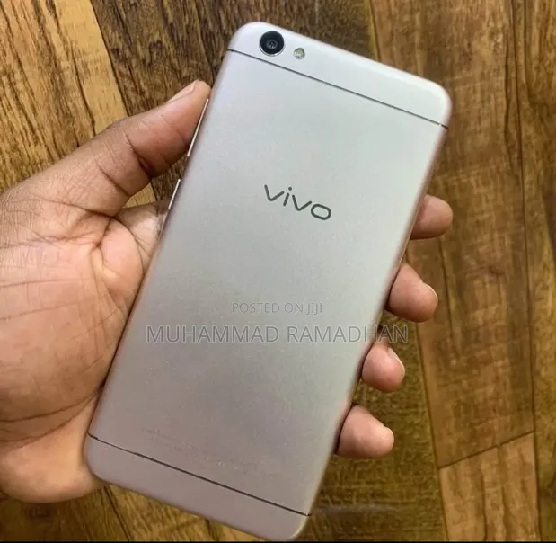 Used Vivo Y67 32GB Silver - 1