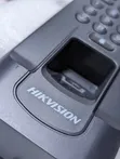 Hikvision DS-K1T804MF Kidhibiti Upatikanaji cha Kidole na Kadi - 3