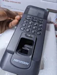 Hikvision DS-K1T804MF Kidhibiti Upatikanaji cha Kidole na Kadi - 5