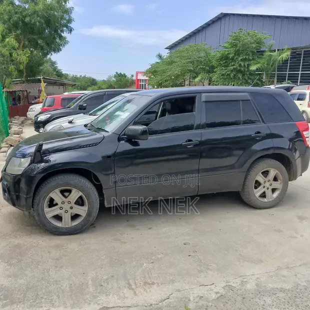 Suzuki Grand Vitara 2.5 LX 2004 Black - 1