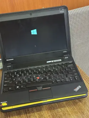 Laptop Lenovo ThinkPad X131e 4GB RAM, 500GB HDD