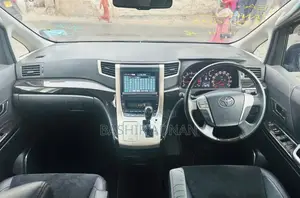 Toyota Ractis 1.3 FWD Hatchback 2011
