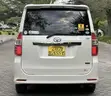 Toyota Noah 2.0 143hp FWD (8 Seater) 2009 White - 2