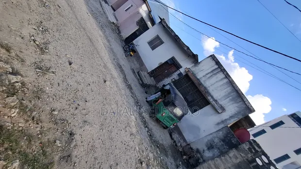 Bungalow ya Vyumba 6 Sinza A Inauzwa - 1