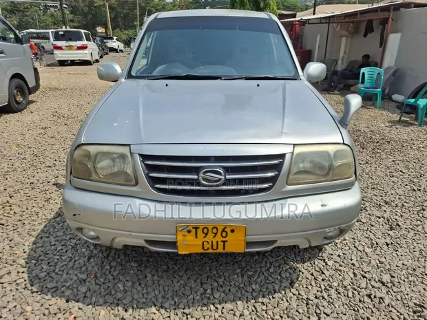 Suzuki Escudo 1999 Fedha - 1