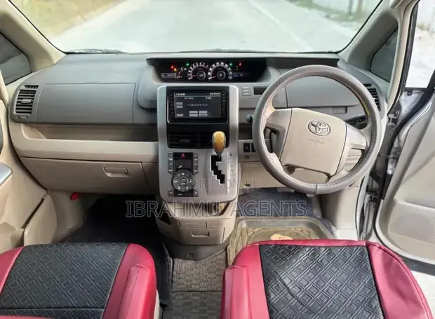 Toyota Noah 2008 Silver - 1