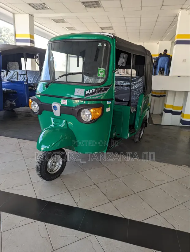 New Piaggio 2025 Tricycle - Green - 1