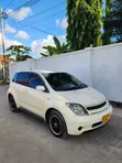 Toyota IST 2004 White - 2