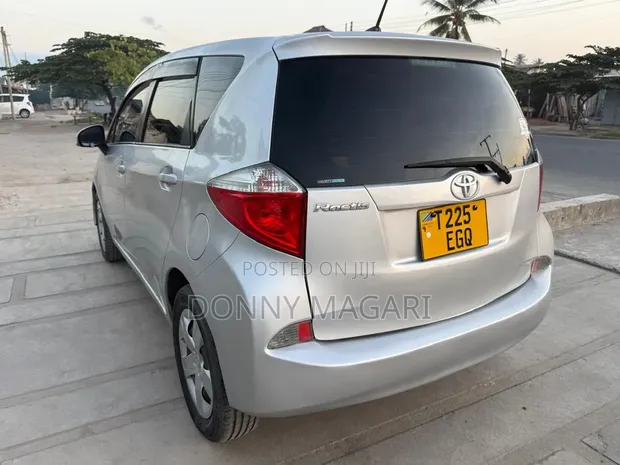 Toyota Ractis 2012 Silver - 1