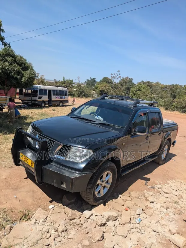 Nissan Navara 2008 Black - 1