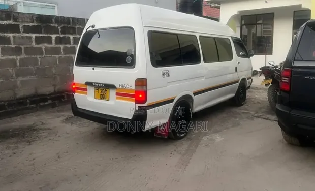 Toyota HiAce 2005 Manual - 1