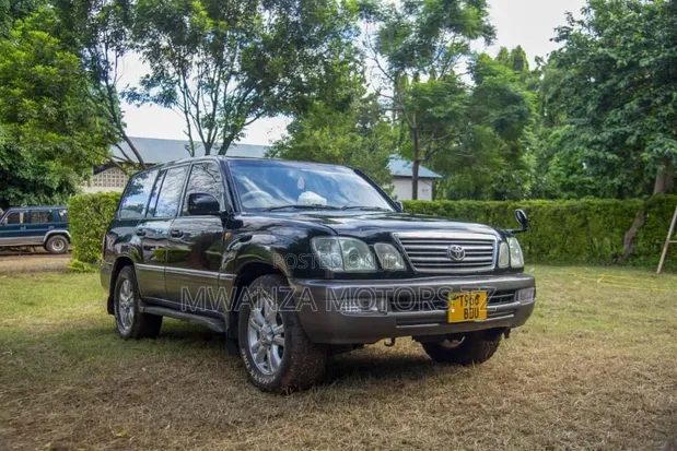 Toyota Land Cruiser V8 2004 Nyeusi Matt - 1
