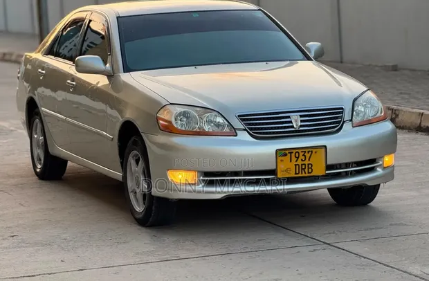 Toyota Mark II 2004 Silver - 1