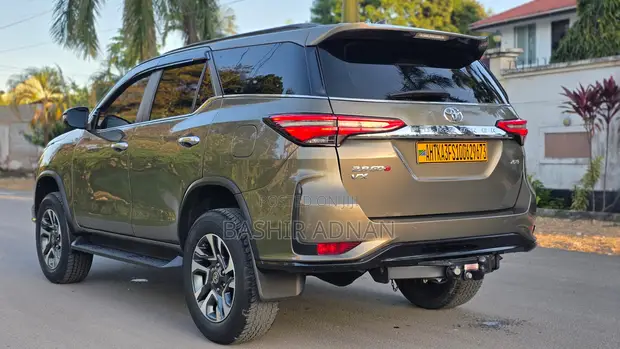 Toyota Fortuner 2.8 D AWD 2021 Brown - 1
