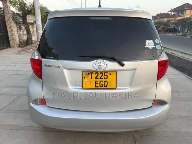 Toyota Ractis 2012 Silver - 1