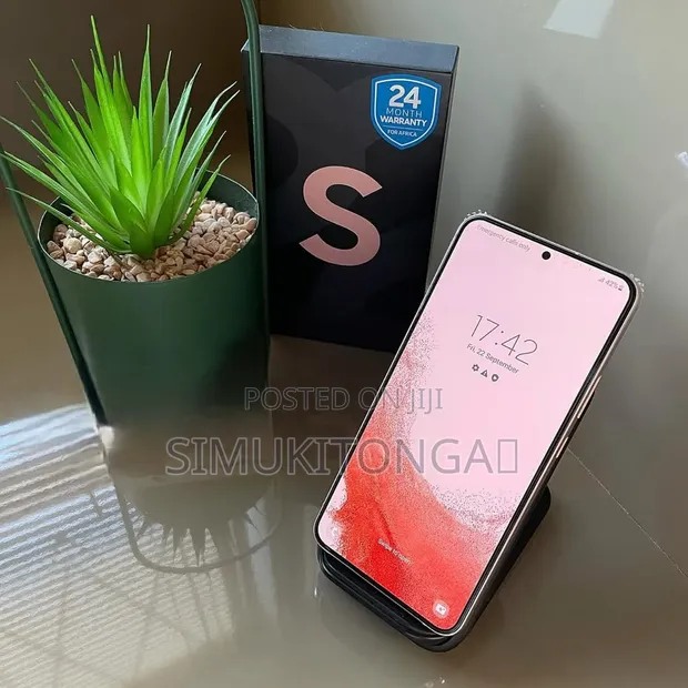 New Samsung Galaxy S22+ 5G 256GB Gold - 1