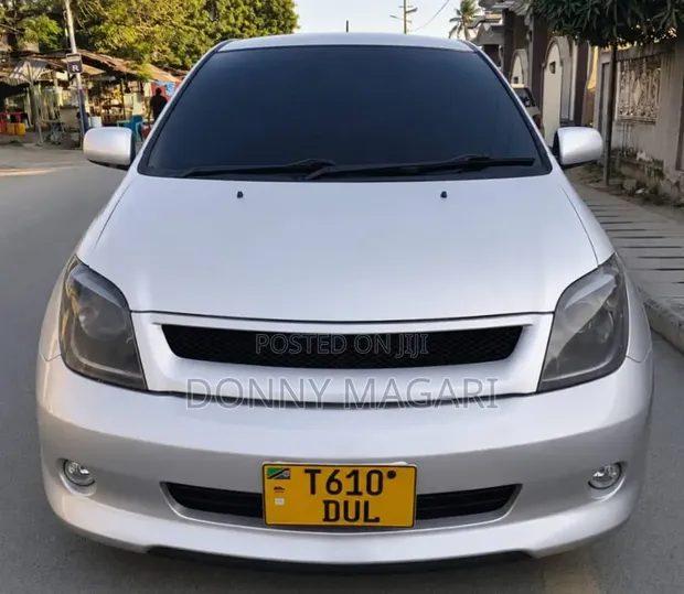 Toyota IST 2005 Silver - 1